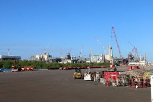 A mass of cranes at the Inpex site help construct the gas plant.