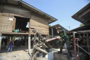 An earthquake damages houses in Mae Lao district in Chiang Rai on May 8, 2014.