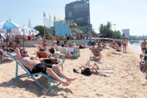  Foreign tourists relax on Pattaya Beach 